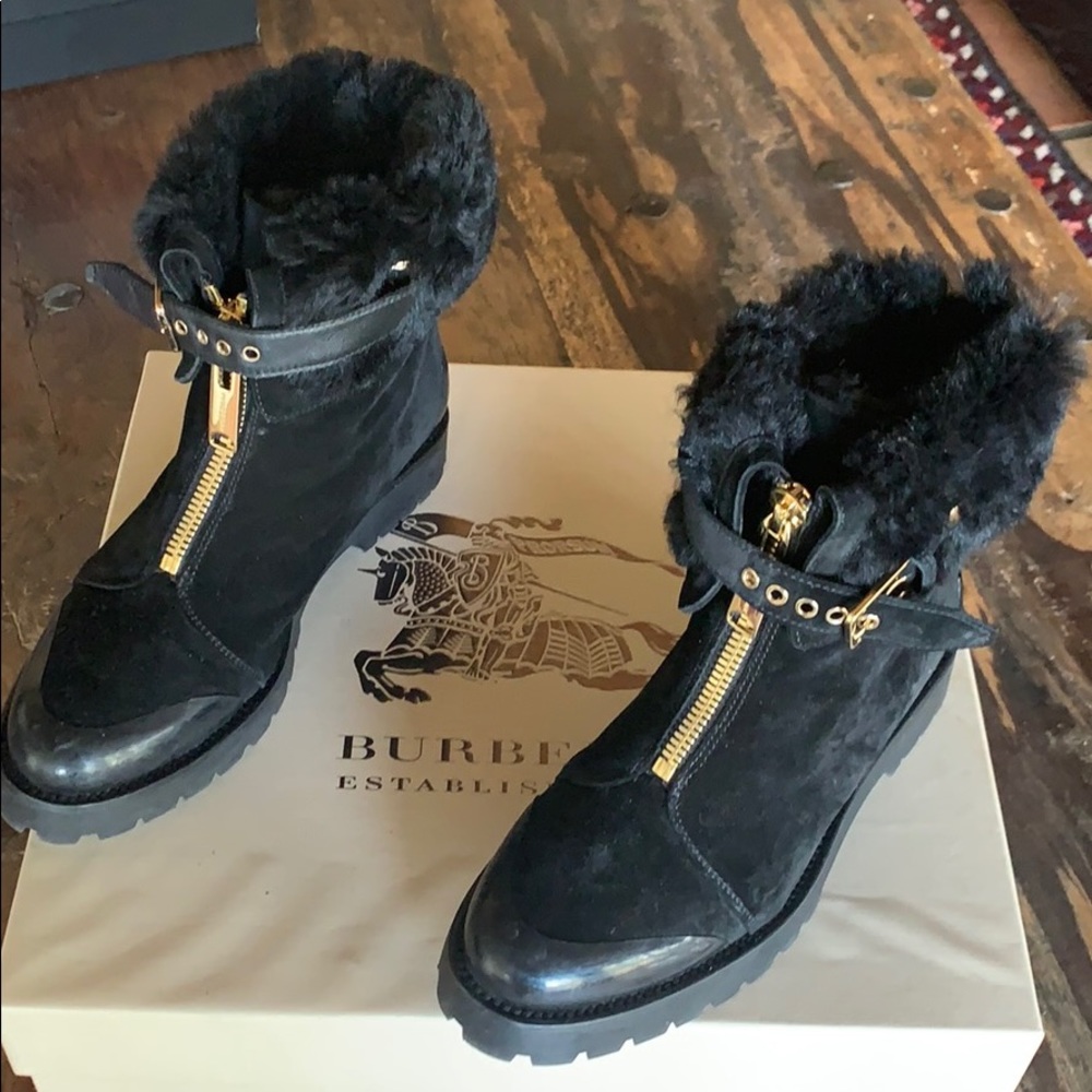 Burberry black suede boots with fur & buckle